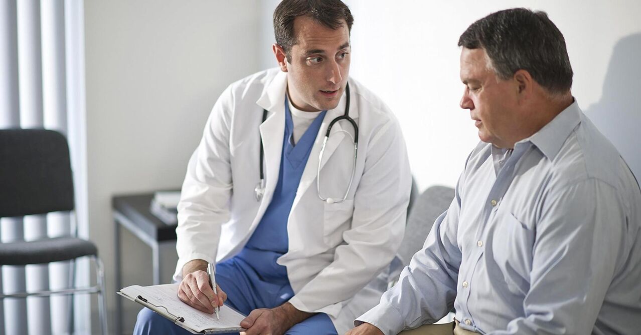 Urologo batek prostatitis kronikoaren tratamendua planifikatzen lagunduko dizu